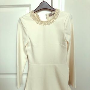White cream dress with pearl collar super chic